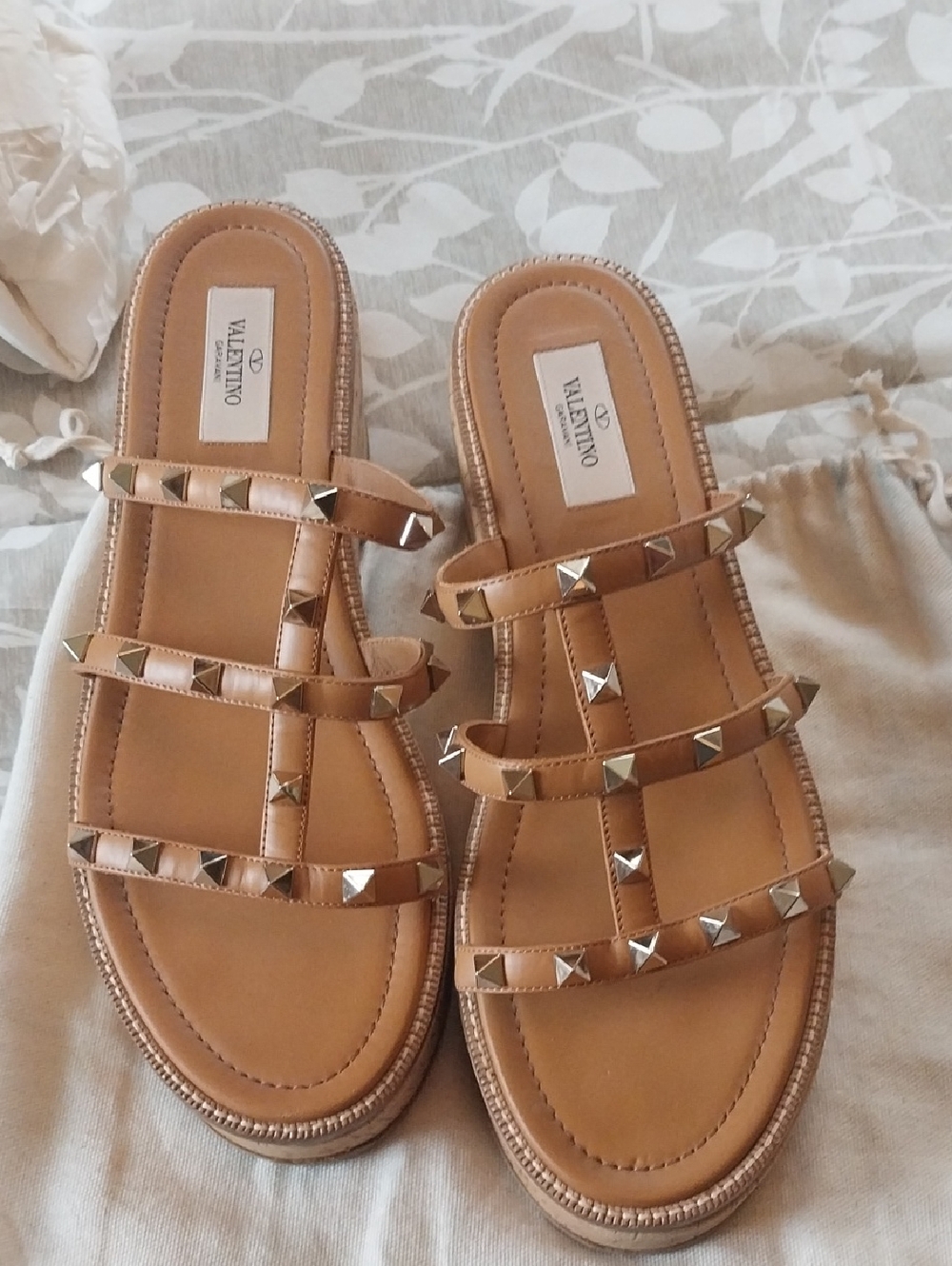Valentino Garavani Tan Espradille Slides. Euc Size 41 - Picture 4 of 16